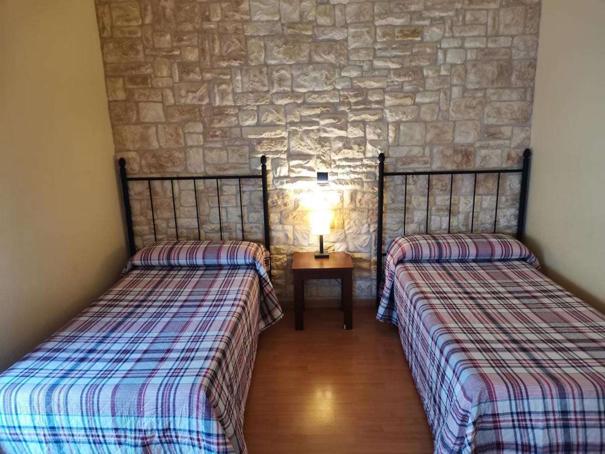 Hostal del Senglar Espluga de Francolí Exterior foto